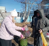 Православные добровольцы Камчатки организуют благотворительные обеды и раздают теплые вещи бездомным