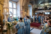В 13-ю годовщину со дня кончины приснопамятного Святейшего Патриарха Алексия II в Богоявленском соборе в Елохове г. Москвы прошли заупокойные богослужения