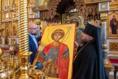Верующим Казахстана переданы частица мощей великомученика Георгия Победоносца и список с чудотворного образа святого