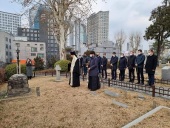 Архиепископ Корейский Феофан совершил чин освящения надгробного креста и заупокойное богослужение по погибшему моряку Ивану Корнееву