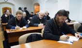 Пастирі за партою: як організовано курси для духовенства у Московській єпархії