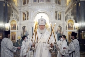 В Рождественский сочельник Святейший Патриарх Кирилл совершил Литургию в Храме Христа Спасителя