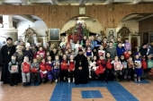 Более 500 детей из нуждающихся семей получили рождественские подарки в Яранской епархии