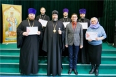 Митрополит Чебоксарский и Чувашский вручил сертификаты о прохождении курсов чувашского языка