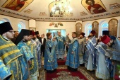 Глава Казахстанского митрополичьего округа совершил Литургию в Никольском храме города Костаная
