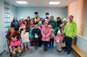 Священнослужители и волонтеры Нижегородской епархии посетили пункты временного размещения вынужденных переселенцев из Донбасса