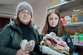 Эвакуированные жители Луганской и Донецкой народных республик получают гуманитарную помощь в Орловской епархии