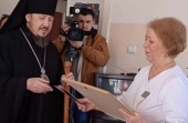 Епископ Ливенский Нектарий наградил врача женской консультации Ливенской ЦРБ за деятельность по сокращению числа абортов
