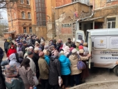 На Пасху сотрудники Автобуса милосердия в Санкт-Петербурге накормили 180 человек