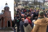 В поселке Песковка под Киевом власти лишают верующих канонической Церкви мест для молитвы