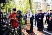 Святіший Патріарх Кирил відвідав Большеохтинське кладовище Санкт-Петербурга