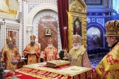 В Неделю 5-ю по Пасхе, день памяти святителя Николая Чудотворца, Святейший Патриарх Кирилл совершил Литургию в Храме Христа Спасителя