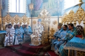 В праздник Почаевской иконы Божией Матери глава Казахстанского митрополичьего округа совершил Литургию в Никольском соборе Алма-Аты