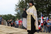 Εκπρόσωπος της Ρωσικής Ορθοδόξου Εκκλησίας τέλεσε την επιμνημόσυνη δέηση στο πέρασμα της Σίπκα