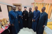 Священникам Патриаршего экзархата Африки в нигерийском городе Асаба переданы богослужебные сосуды и облачения