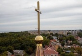 В Зеленоградске Калининградской области на храм XIX века установлены новый шпиль и крест