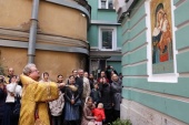 Епископ Выборгский Игнатий совершил Литургию и освятил мозаичный образ на подворье Коневского монастыря в Санкт-Петербурге