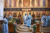Митрополит Волоколамский Антоний совершил Божественную литургию на Китайском Патриаршем подворье в Москве