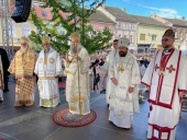 Ο μητροπολίτης Βουδαπέστης Ιλαρίωνας συμμετείχε στην πανηγυρική αγιοκατάταξη του Αγίου Ειρηναίου Μπάτσκας και των Μαρτύρων της Μπάτσκας