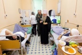 Митрополит Санкт-Петербургский Варсонофий посетил военный госпиталь