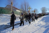 В преддверии Рождества Христова верующие Хабаровска совершили крестный ход по льду реки Уссури