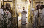 В праздник Рождества Христова Патриарший экзарх Африки совершил Литургию в храме Всех святых на Кулишках г. Москвы