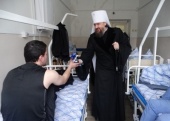 В праздник Рождества Христова митрополит Екатеринодарский Григорий посетил военный госпиталь г. Краснодара