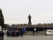 В 79-ю годовщину полного освобождения Ленинграда от фашистской блокады делегация Санкт-Петербургской епархии приняли участие в возложении венков на Пискаревском кладбище