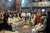 Ιεράρχης του Πατριαρχείου Μόσχας συλλειτούργησε με τον Προκαθήμενο της Εκκλησίας της Σερβίας στην ιερά μονή Νέα Γκρατσάνιτσα στις ΗΠΑ