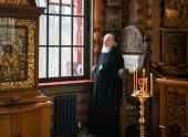 В праздник Сретения Господня Святейший Патриарх Кирилл молился за богослужением в Александро-Невском скиту