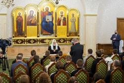 Святіший Патріарх Кирил зустрівся з юними спортсменами Донбасу