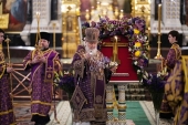 В канун Недели Крестопоклонной Святейший Патриарх Кирилл совершил всенощное бдение с чином выноса Креста в Храме Христа Спасителя