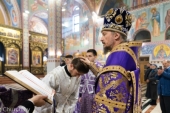 В Неделю Крестопоклонную Патриарший экзарх всея Беларуси совершил Божественную литургию в кафедральном соборе Рождества Христова города Солигорска