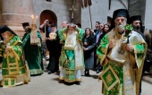 Την Κυριακή της Σταυροπροσκυνήσεως εκπρόσωπος της Ρωσικής Εκκλησιαστικής Αποστολής συμμετείχε στη Θεία Λειτουργία στον ιερό ναό Αναστάσεως του Κυρίου στην Ιερουσαλήμ