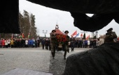 Патриарший экзарх всея Беларуси возложил цветы к Вечному огню и памятнику Непокоренному человеку в мемориальном комплексе «Хатынь»