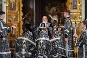 В понедельник Страстной седмицы Святейший Патриарх Кирилл совершил Литургию Преждеосвященных Даров в Храме Христа Спасителя
