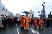 Во Владивостоке состоялся многотысячный пасхальный крестный ход к новопостроенному Спасо-Преображенскому кафедральному собору