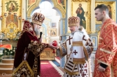 Патриарший экзарх всея Беларуси совершил Литургию в Успенском соборе Жировичского монастыря