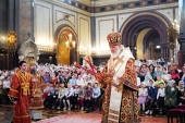 В Неделю 2-ю по Пасхе Святейший Патриарх Кирилл совершил Литургию в Храме Христа Спасителя
