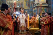 У день Радониці Предстоятель Руської Церкви звершив Літургію в Архангельському соборі Московського Кремля