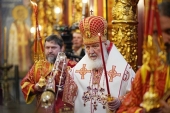 У день Радониці Предстоятель Руської Церкви звершив Літургію в Архангельському соборі Московського Кремля