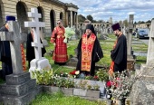 Епископ Сурожский Матфей совершил панихиду на могиле митрополита Антония (Блума)