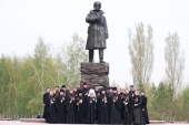 Глава Казахстанского митрополичьего округа и духовенство г. Астаны почтили память героев Великой Отечественной войны