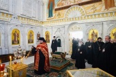 Члены Священного Синода совершили литию по почившим архиереям
