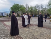В 28-ю годовщину землетрясения в Нефтегорске архиепископ Южно-Сахалинский Никанор совершил заупокойную литию по погибшим