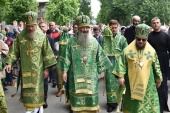 Более 300 человек прошли крестным ходом по улицам Яранска в день памяти преподобного Матфея Яранского
