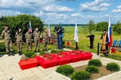 Обнаруженные поисковиками останки 13 бойцов Красной армии преданы земле по христианскому обряду на Орловщине