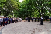 Святейший Патриарх Кирилл возложил цветы к мемориалу погибшим сотрудникам спецслужб в Калининграде