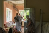 Первая бригада женщин-ремонтников, направленная Синодальным отделом по благотворительности, начала работу в Мариуполе