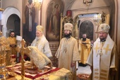 Ο μητροπολίτης Βολοκολάμσκ Αντώνιος προέστη της Θείας Λειτουργίας στο Μετόχι της Ορθοδόξου Εκκλησίας της Σερβίας στη Μόσχα